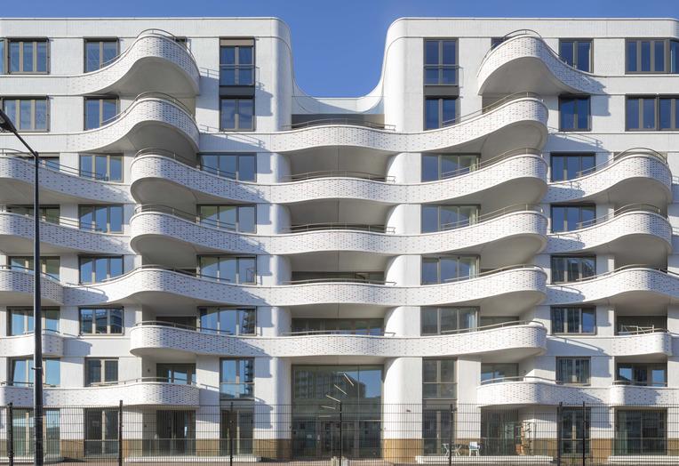 波浪；海浪；浪潮

注：The Wave在不同语境可能有不同理解，比如也可能指特定的名为波浪谷的自然景观等，但仅从这两个单词本身常见释义有上述这些如果有更具体语境，可补充后获得更精准翻译 丨荷兰阿姆斯特丹-11