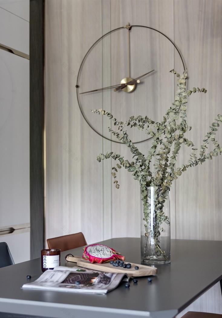 独居女青年的简约轻奢家居设计-18