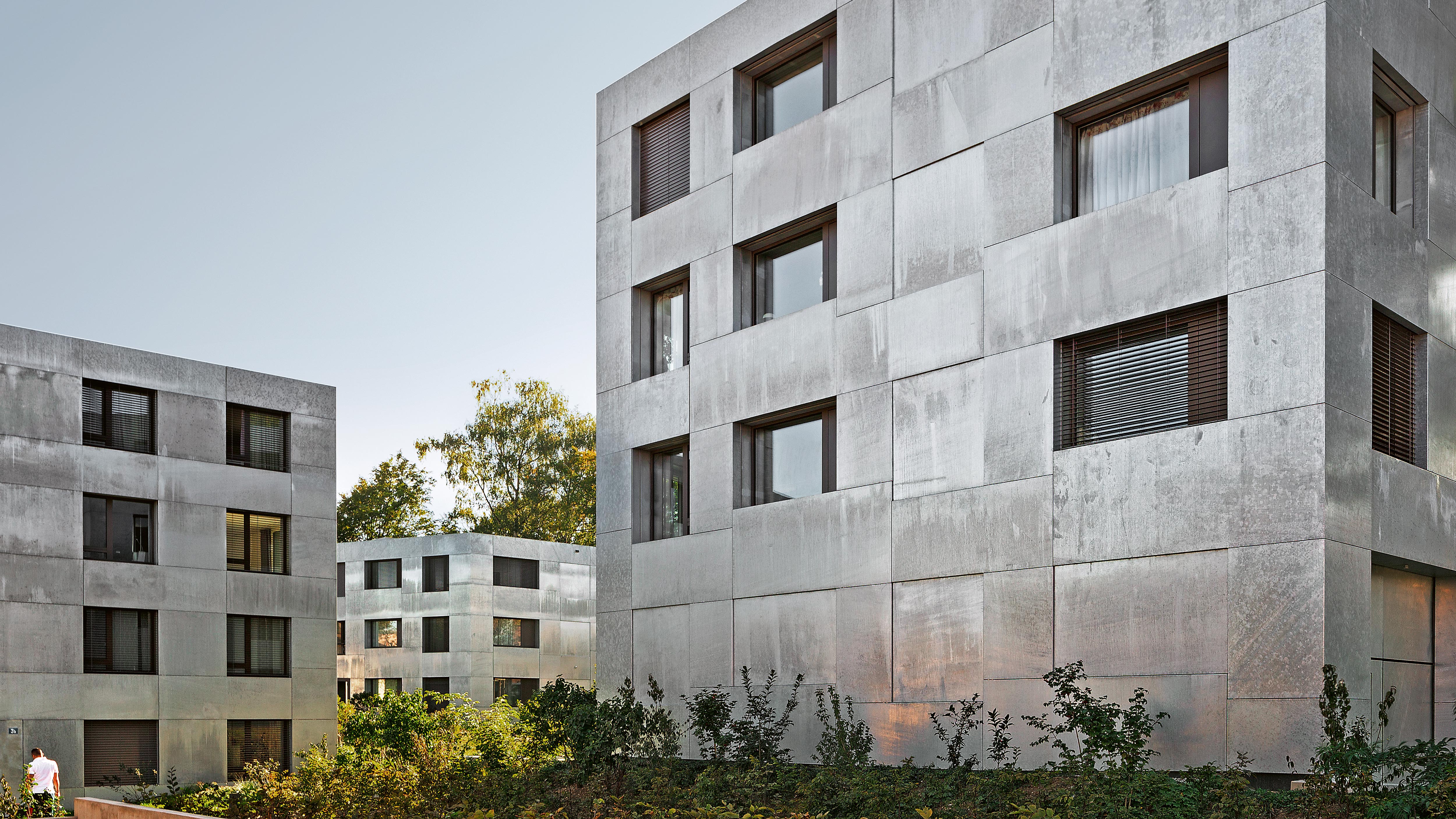 瑞士 Chilestieg 住宅区 | 钢铁与自然的和谐共生-0