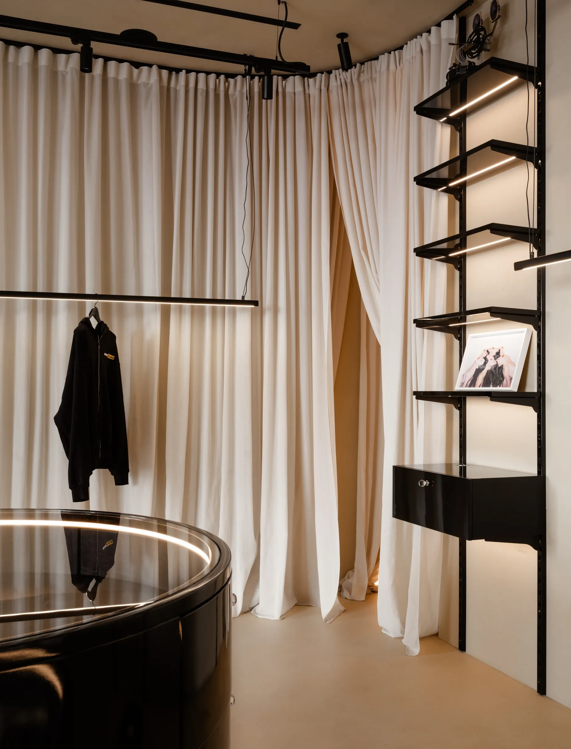 Alexandra Burmistrova——以对比、细腻和质感为基础展现创始人的内心世界-12