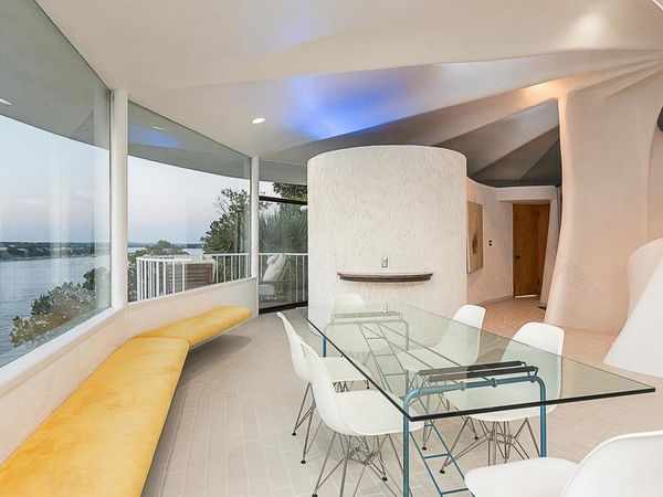 赖特弟子湖滨山坡住宅,戏剧性视野与独特结构-29