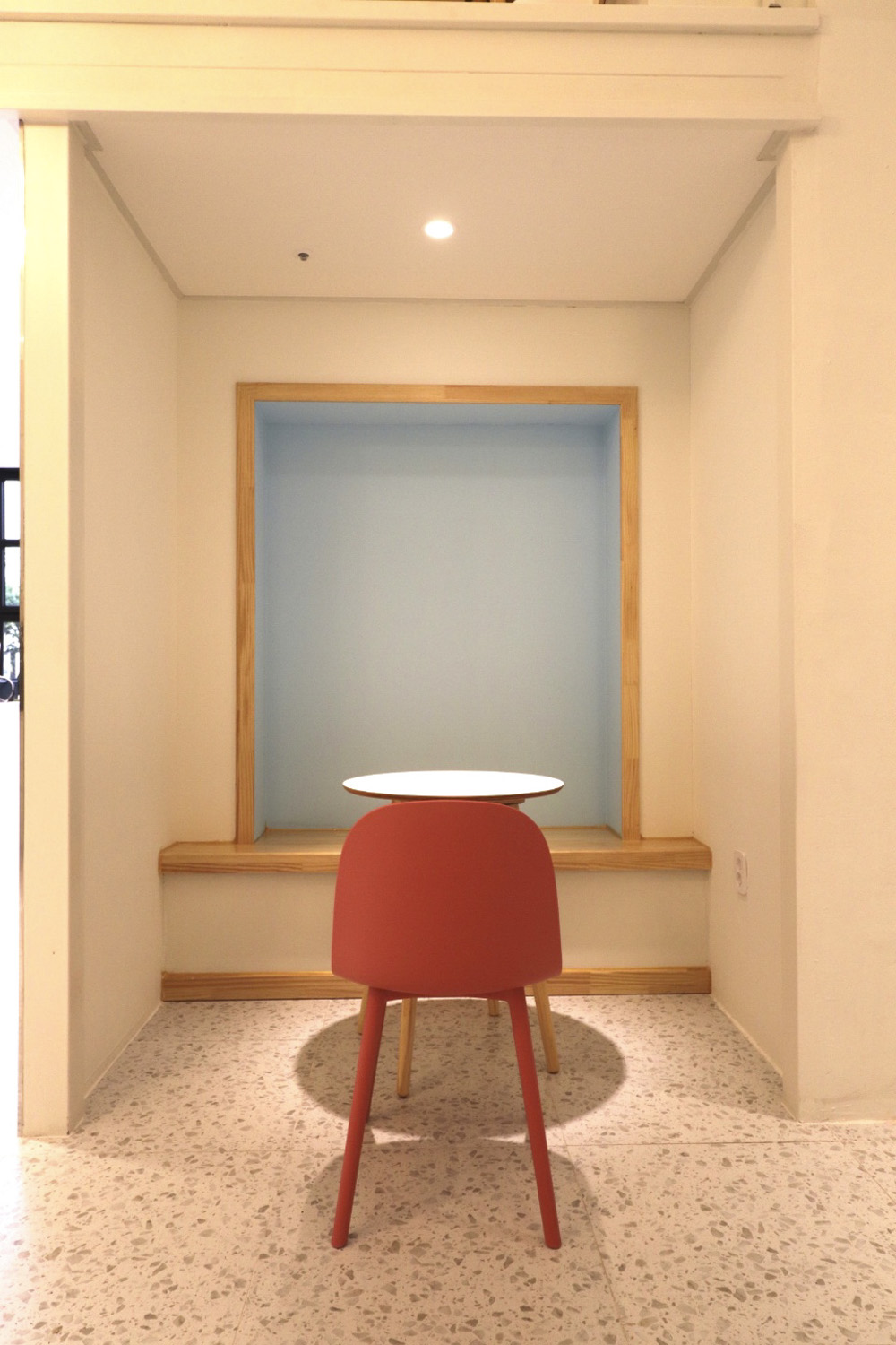 40 平釜山复式咖啡厅的间接照明设计-19