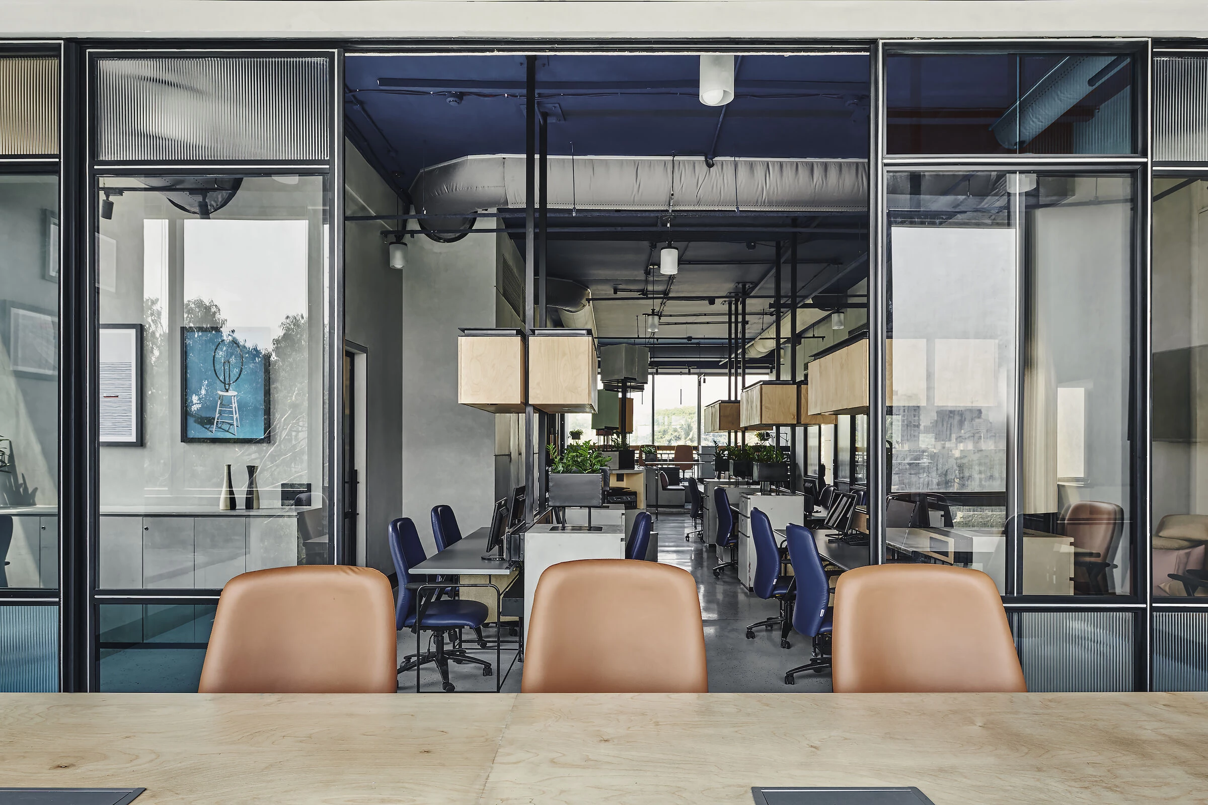 "Velox Motors Offices | 现代工业风格的灵活办公空间"-30