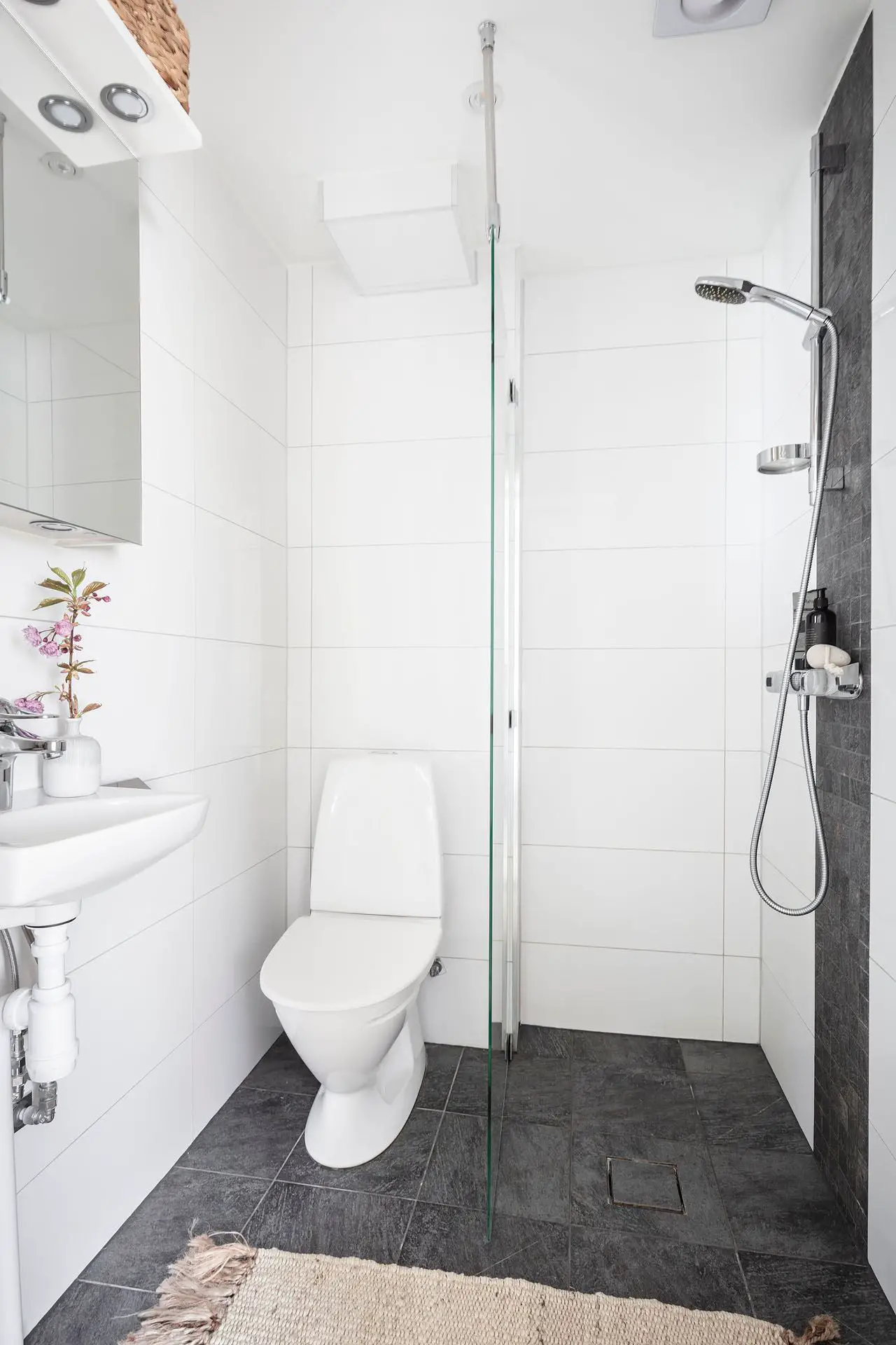 28 平米独特屋顶公寓,融入斯堪的纳维亚设计的现代魅力-14