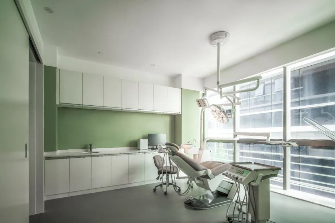 艾萌齿科 · 绿色与白色的年轻创意空间丨中国成都丨SpaceGZ,关筑空间-42