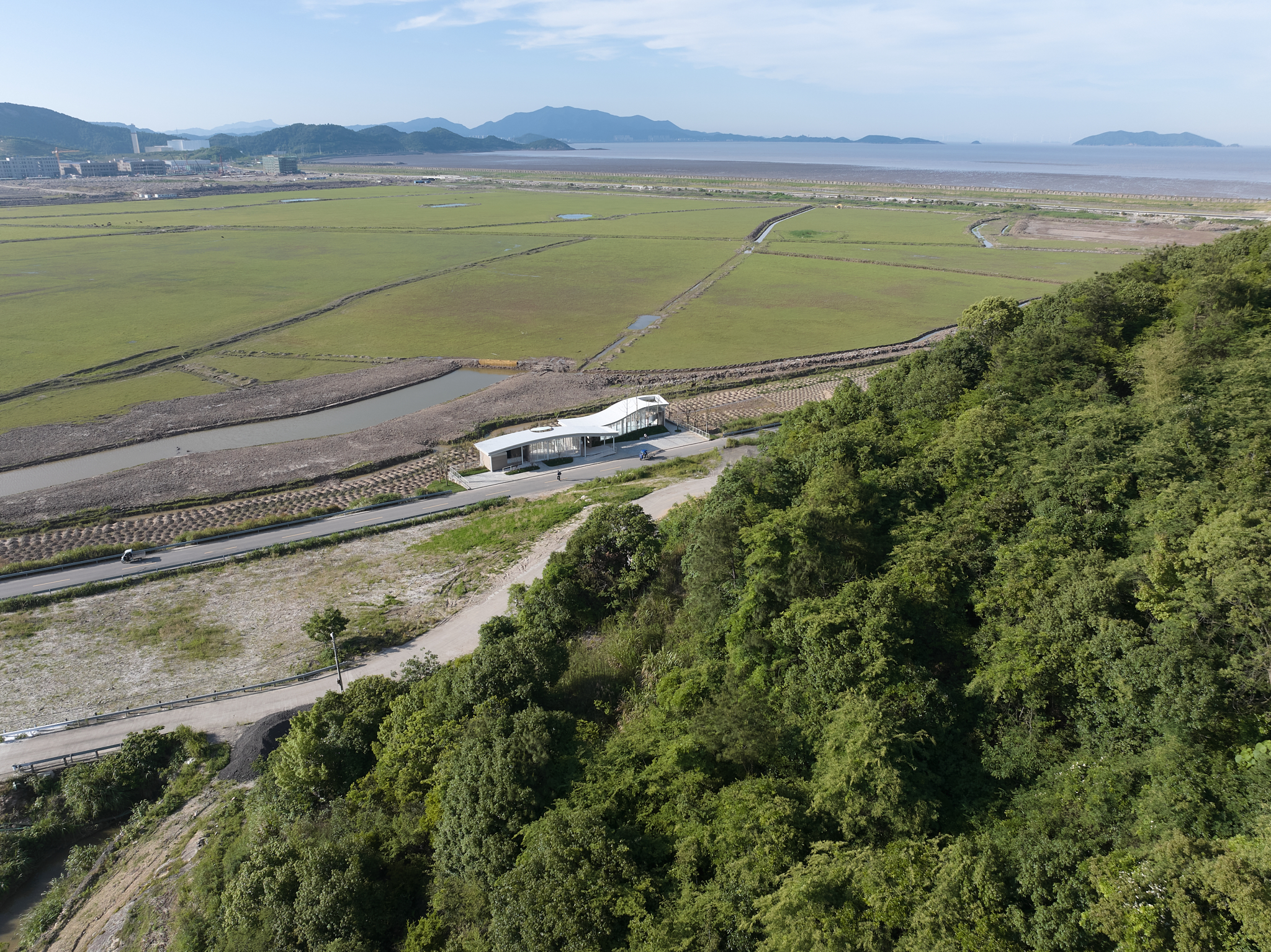 在旷野中，东旦大草原“海之墟”驿站 / Mur Mur Lab-2