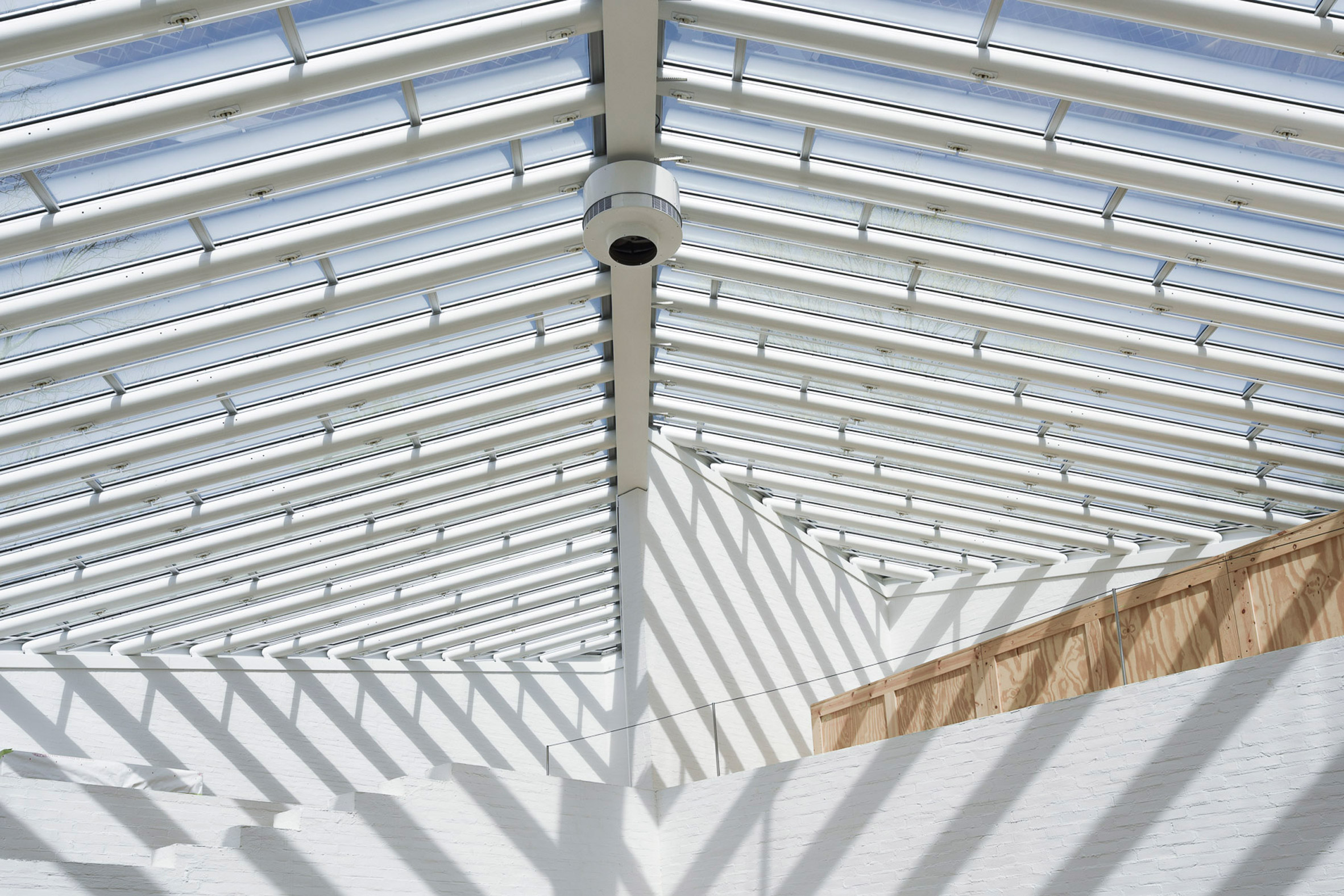 玻璃屋雕塑画廊翻修完成,再現菲利普·约翰逊建筑魅力-13