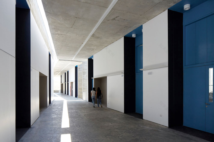 UDEP Lecture Building Barclay - Crousse-51