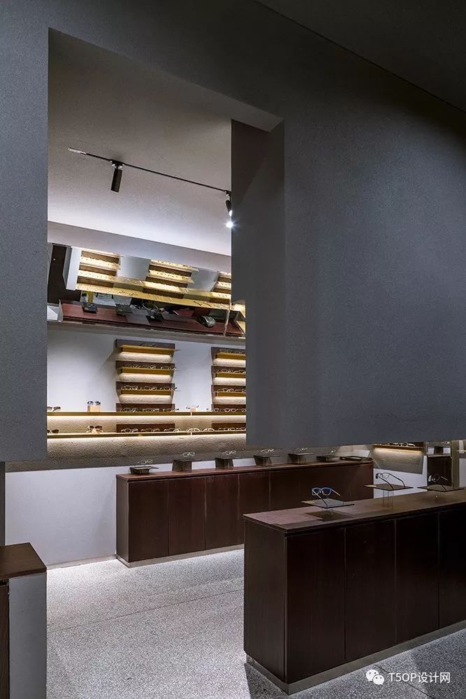 用玻璃与黄铜贯穿空间·北京阿目眼镜店铺-13