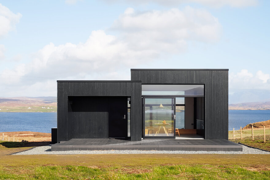 Modern Vacation Cabin Modeled on Traditional Scottish Longhouses-6