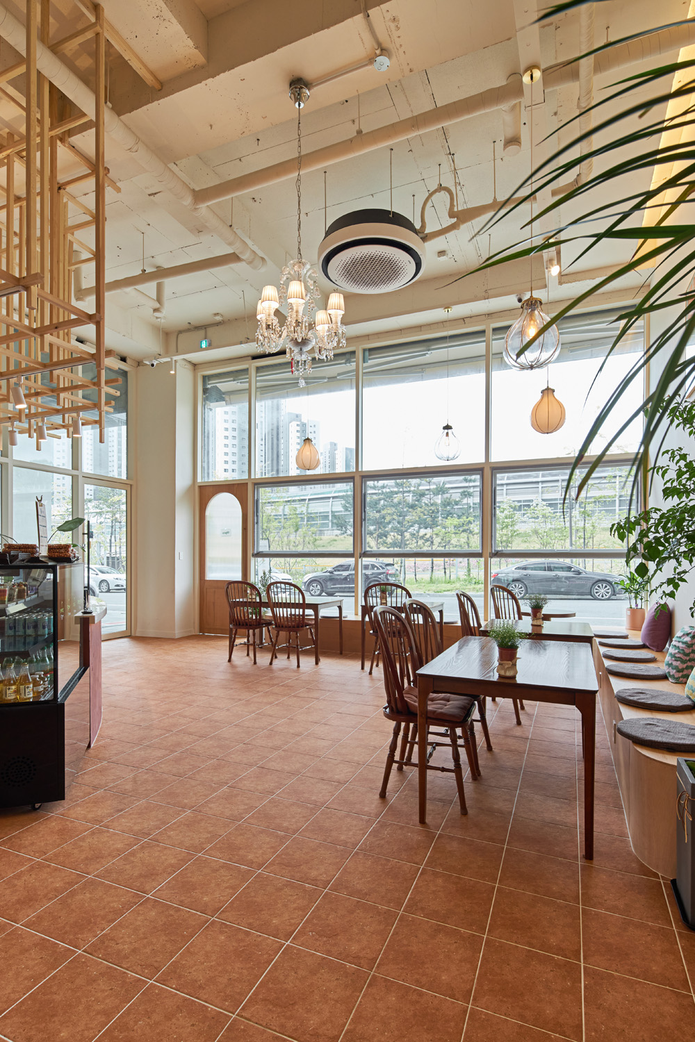 25 坪双层咖啡厅，极简设计诠释舒适空间-12