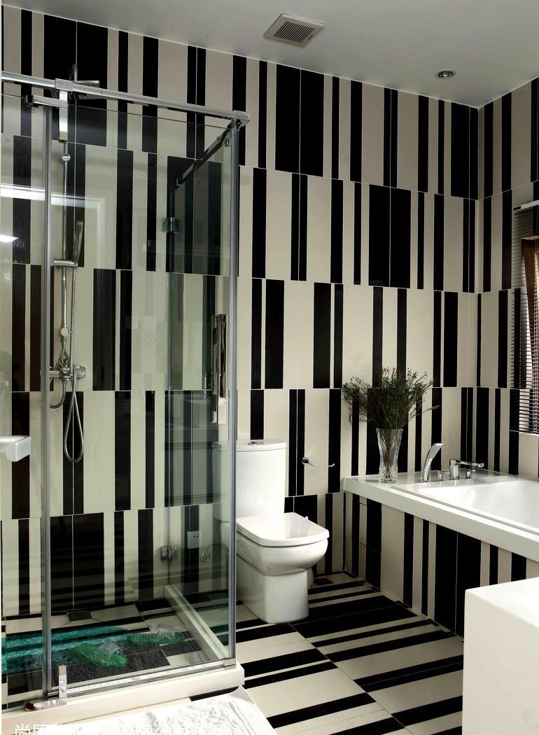 别处生活 | 白桌红椅的餐区与采光下沉庭院-9