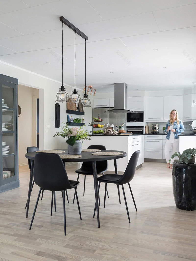 瑞典乡村风情与现代设计完美结合的老屋翻新-11