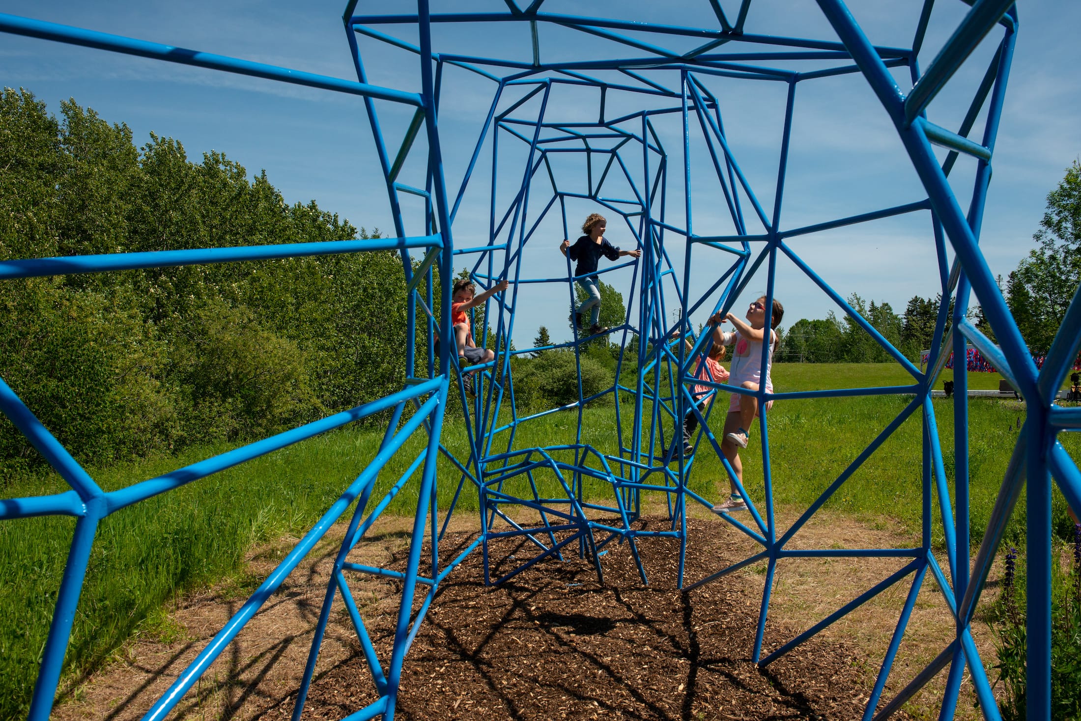 2019 加拿大国际花园节 | 彩色“岩石”结构装置引人入胜-7