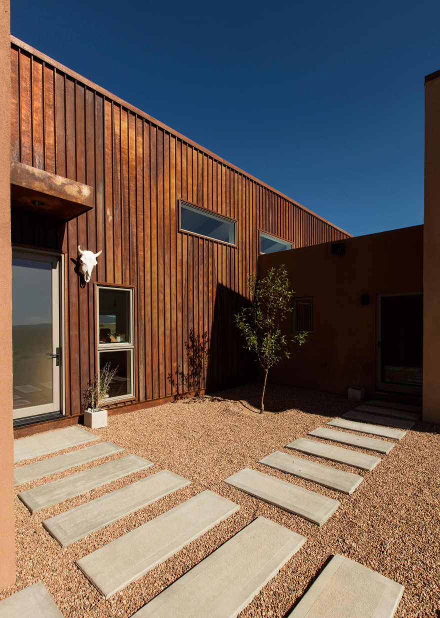 New Mexico home takes cues from adobe architecture and desert terrain-18