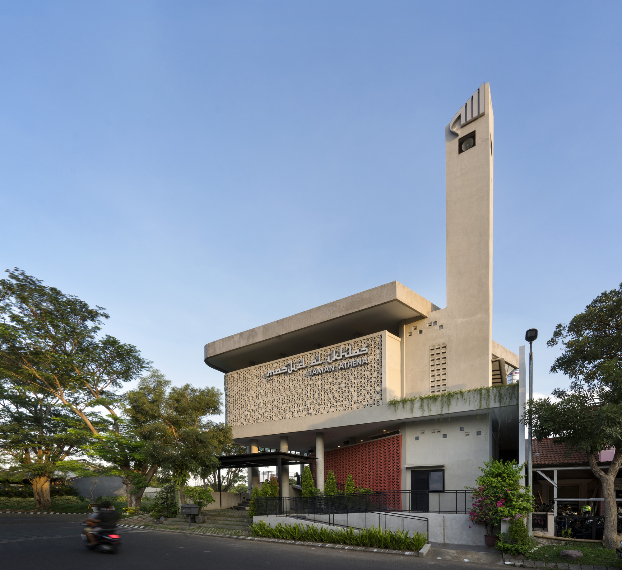 Honeycomb Mosque / Andyrahman Architect-57