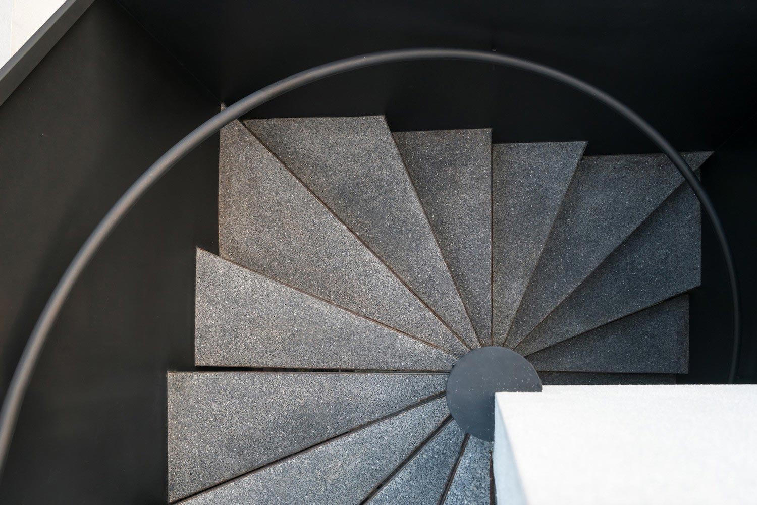 Home for a young family with a pool that enhances its infinity effect and offers a view of the city’s skyline   Page 2 of 2   CAANdesign  Architecture and home design blog-0