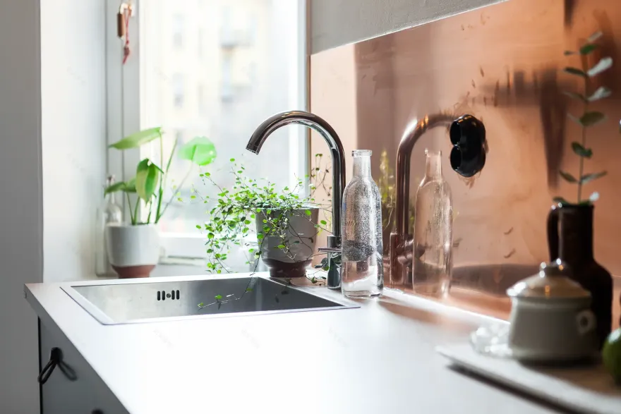 奇特人体模型装饰 | 铜制背挡板的巧妙运用-7