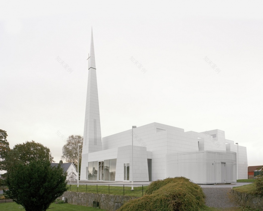 波什格伦教堂 · 瓷质立面与温暖橡木的共生空间-17