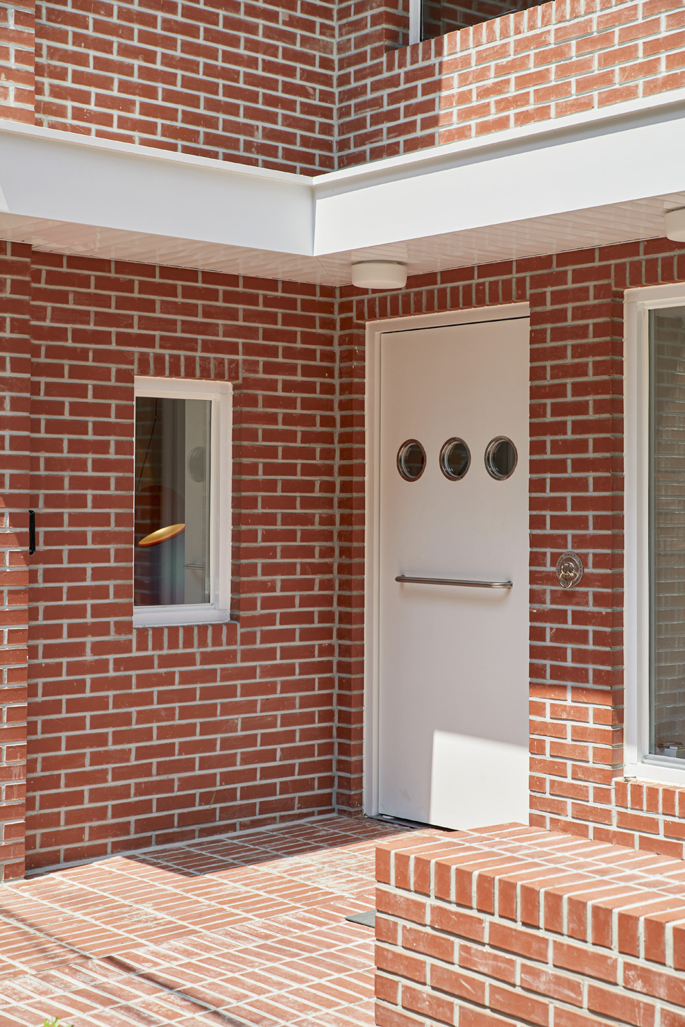 43 平米小户型的惊艳改造，极简主义的魅力展现-38