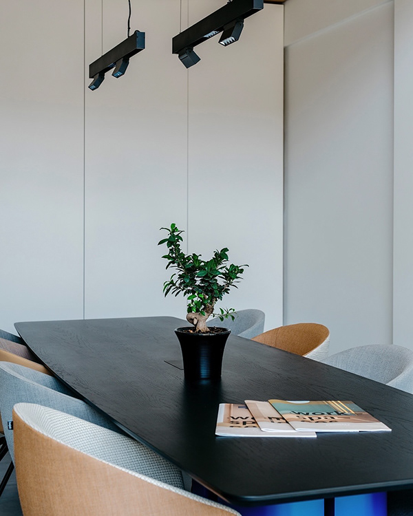 办公钴蓝色空间丨塞浦路斯-11