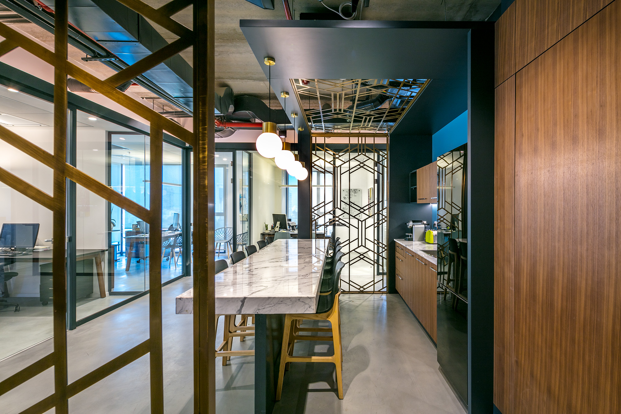 融合自然与工业，展现独特法律美学-18