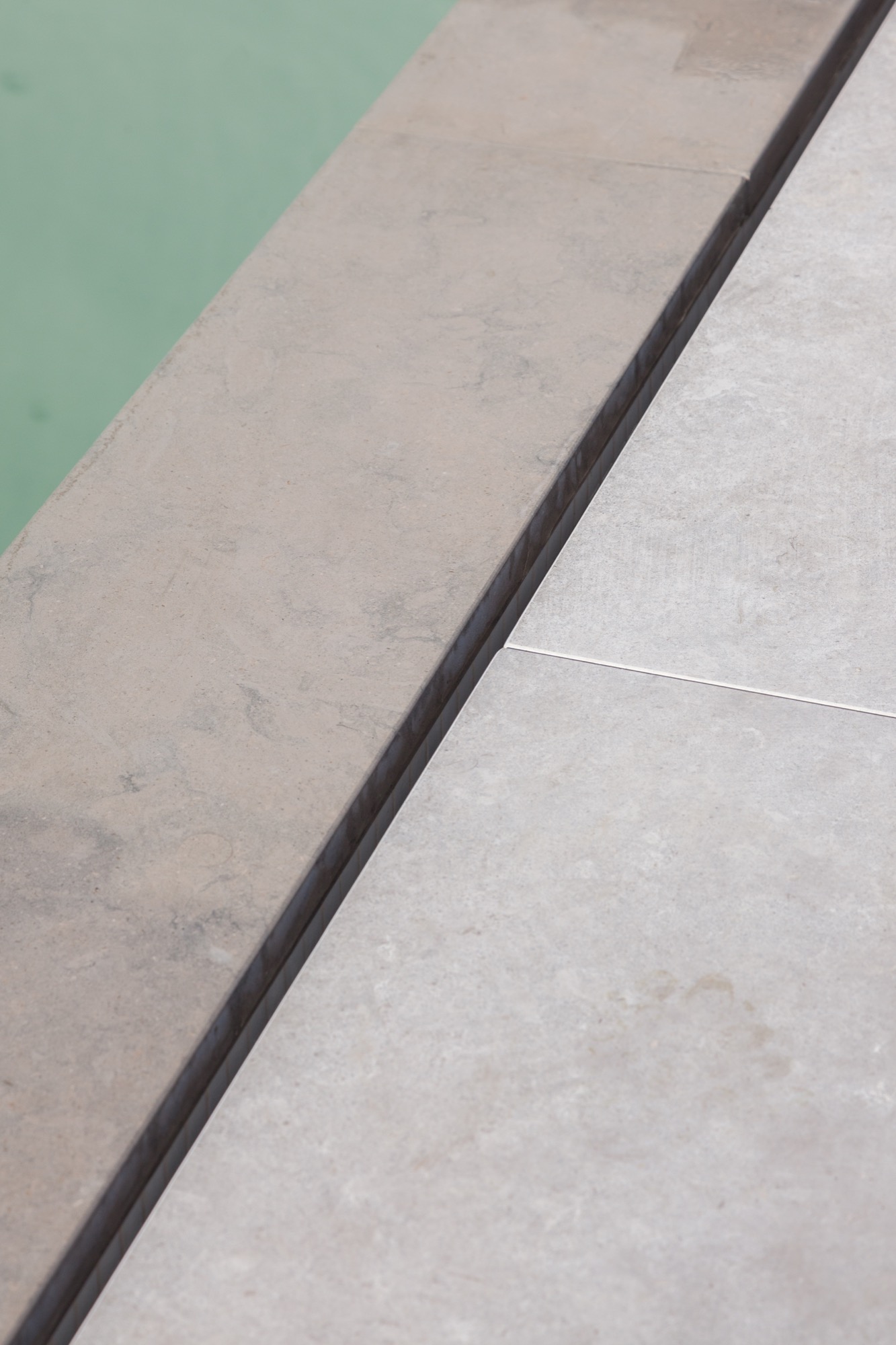 融入地形的葡萄牙私人住宅-27