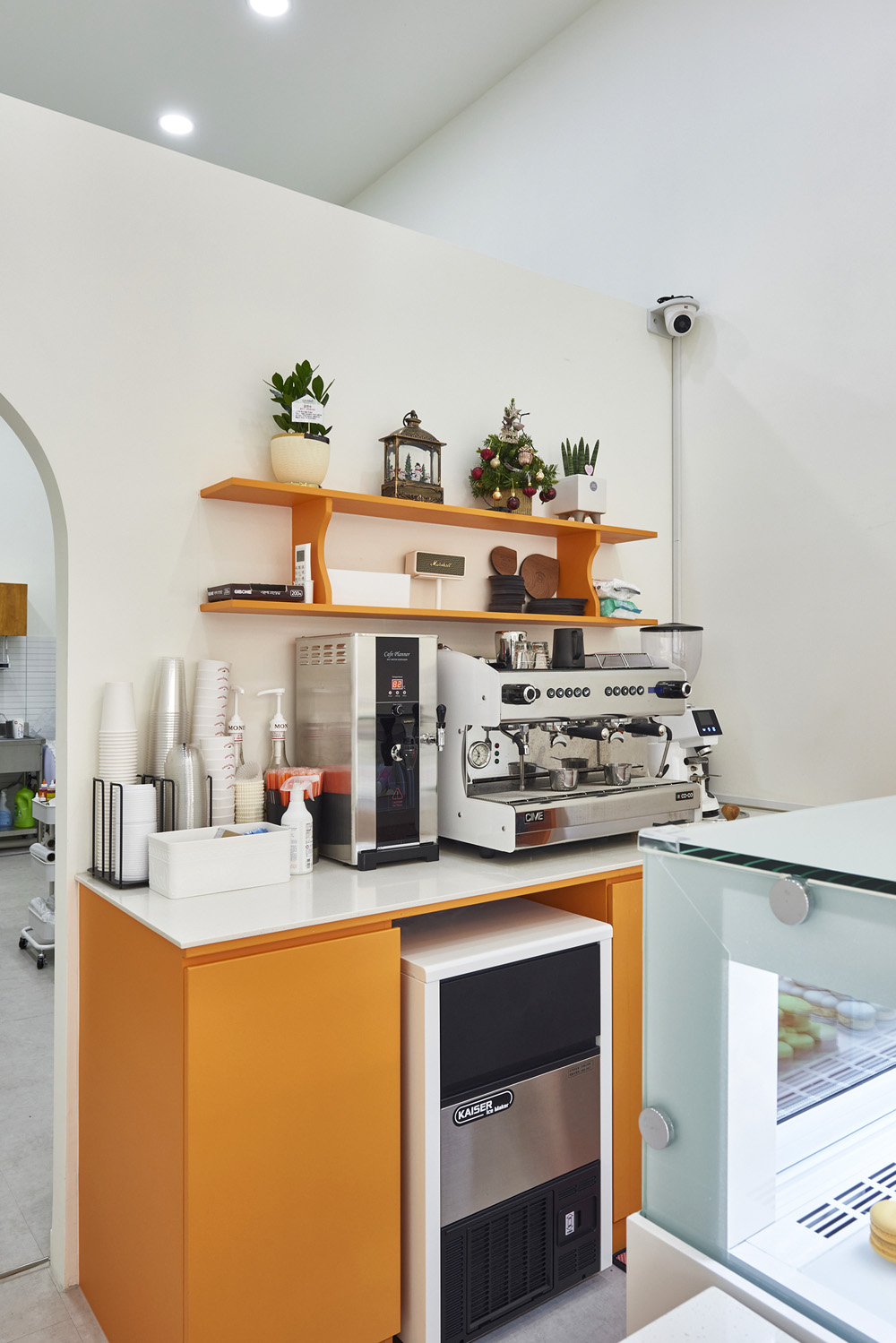 色彩缤纷的 12 平米小户型设计-8