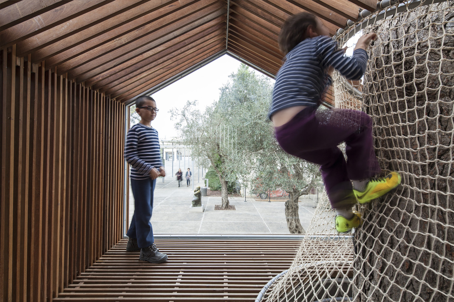 The Youth Wing for Art Education Entrance Courtyard   Ifat Finkelman + Deborah Warschawski-57