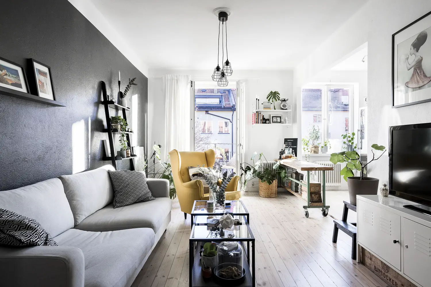 瑞典色彩家居设计 | 深蓝灰的温馨公寓-1