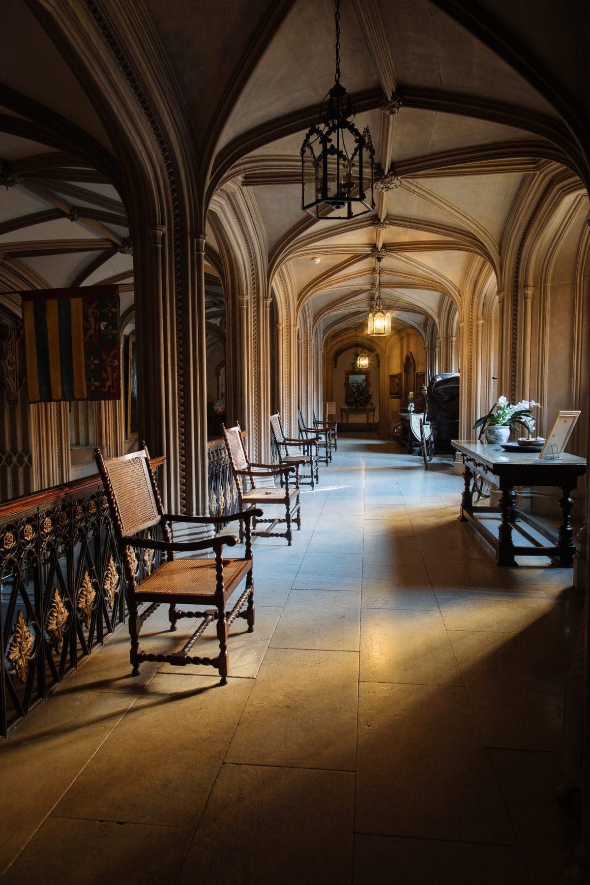 Замок Бельвуар, интерьеры в стиле историзм - 40 фото-37