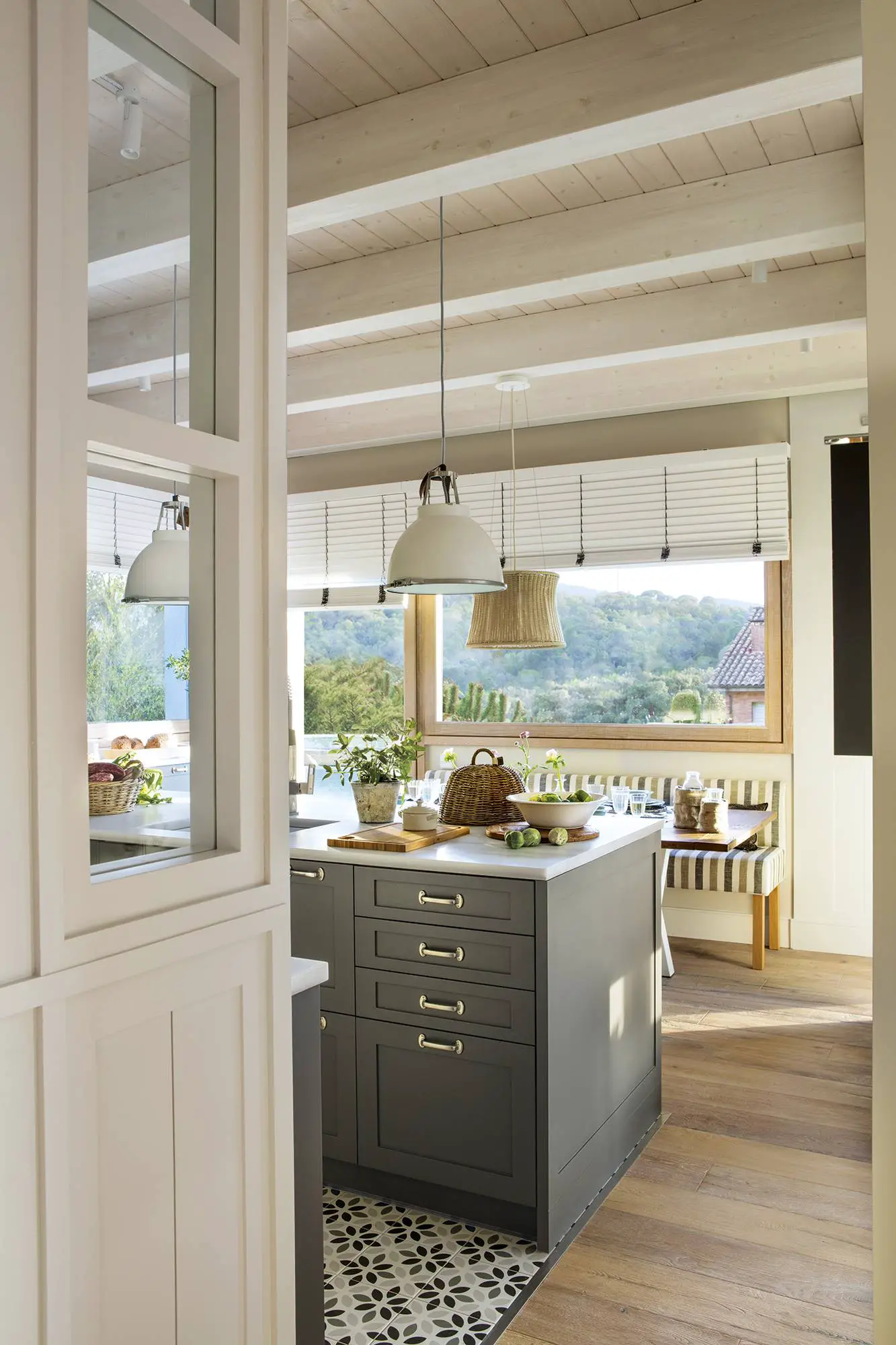 马德里郊区可持续木质别墅的简约自然设计-6