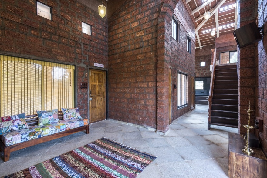 Krupachaya Farmhouse Q-60