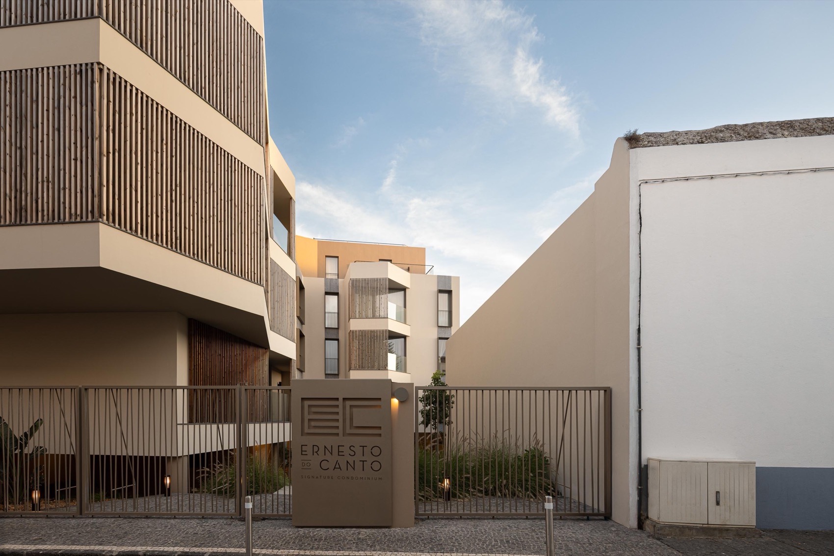 ERNESTO DO CANTO住宅区丨葡萄牙蓬塔德尔加达丨BOX arquitectos-189