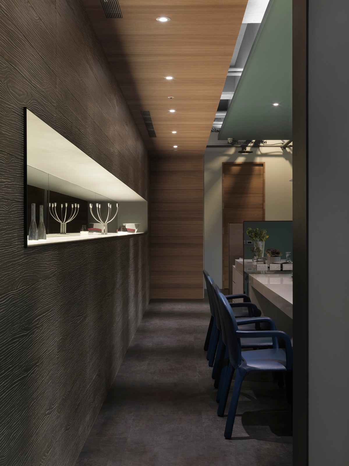 60 坪现代风办公室的绿意与工业时尚-15