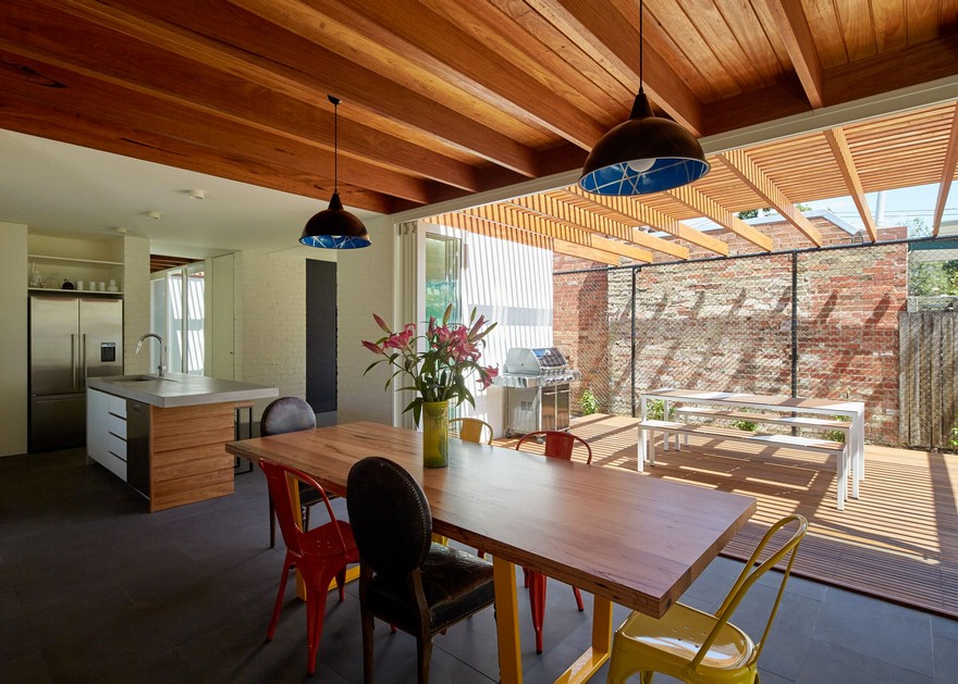 Modern Home Extension That Weaves Together Interior and Exterior Spaces-18