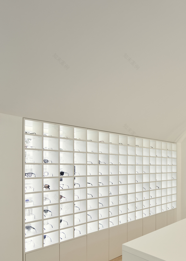 葡萄牙 Lena Optics 眼镜店,动感布局展现空间韵律-25