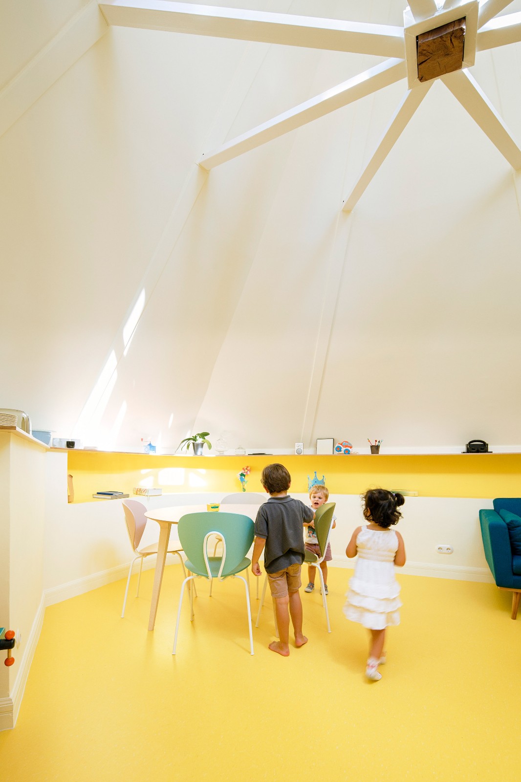 Azab为圆顶阁楼增加了节省空间的细节-4