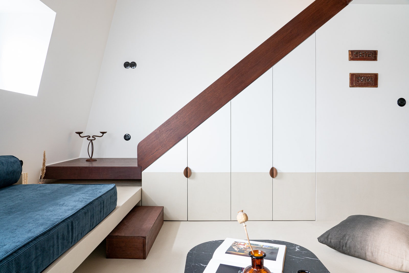 巴黎小户型公寓的垂直空间魔术-1