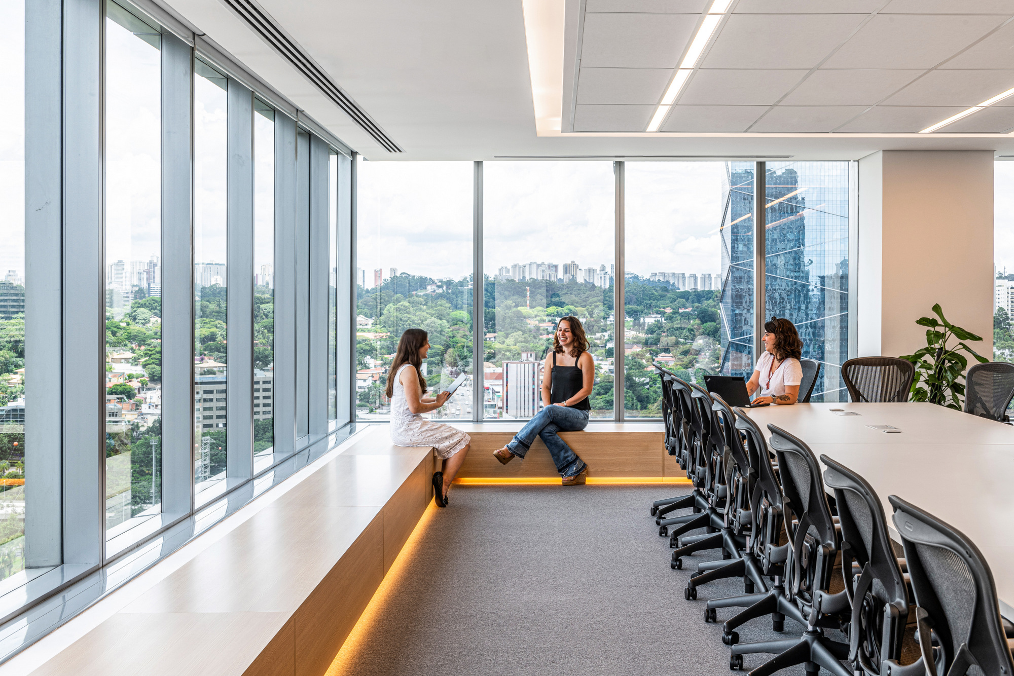 圣保罗机密国际保险公司办公室设计-13