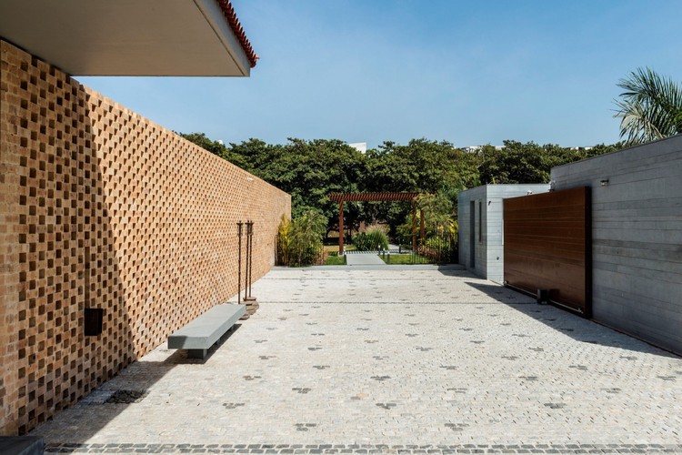 Urveel（树木环绕的印度热带住宅）-7