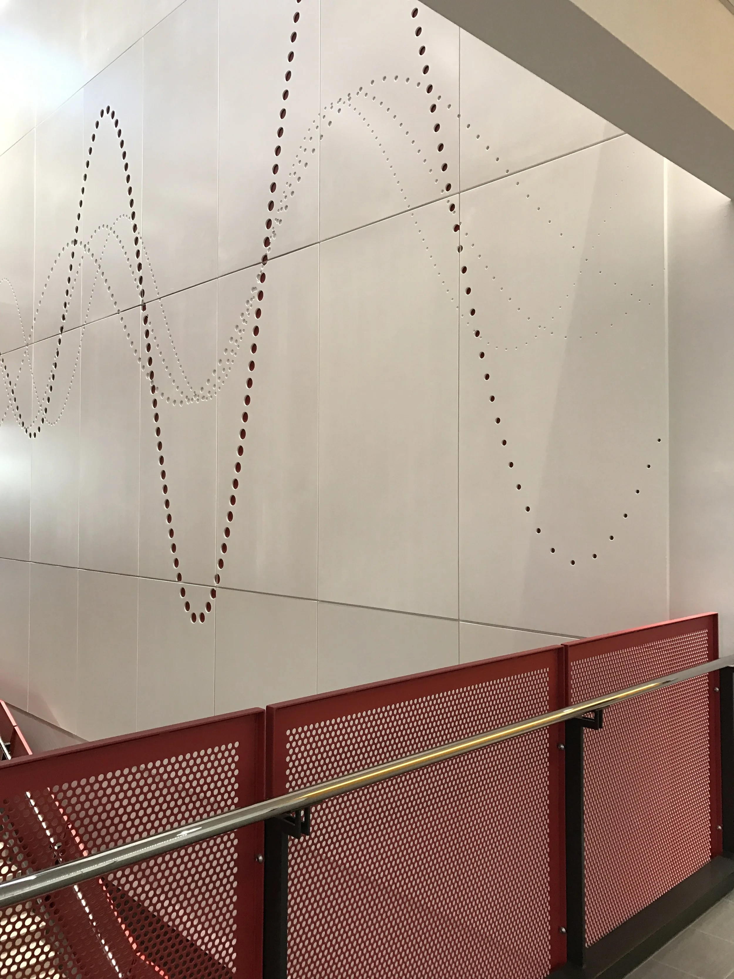 华盛顿大学星火特色展示墙

注：UW常见为University of Washington（华盛顿大学）的缩写，Spark可意译为星火等，Feature Wall理解为特色展示墙 因没有更多背景信息，以上给出一种可能较合适的翻译 丨美国华盛顿丨ZGF Architects-0