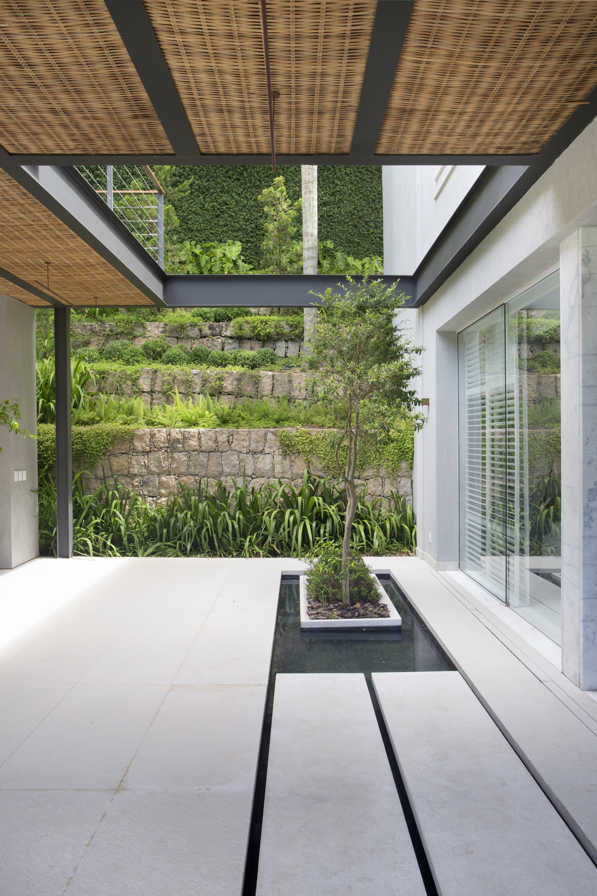 里约热内卢绿意盎然的无界泳池别墅-22