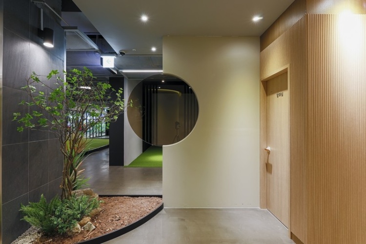 180 度全景高尔夫练习场 | 现代简约的室内设计魅力-13