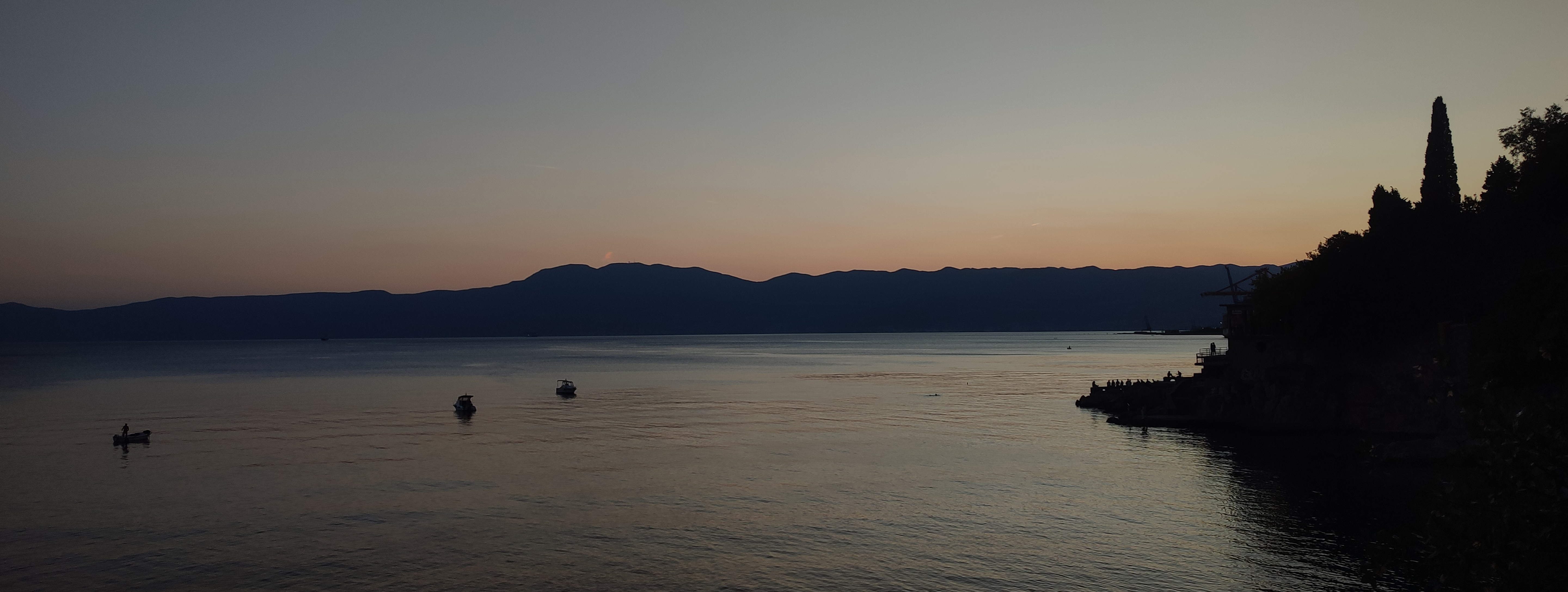 里耶卡25号警笛汤（注：由于SIREN SOUP不太明确确切含义，警笛汤可能不太符合实际情况，这里是按字面进行翻译，若有更多背景信息可使翻译更准确） 丨Mo Abdelbary等11人组成的SSS Crew-122