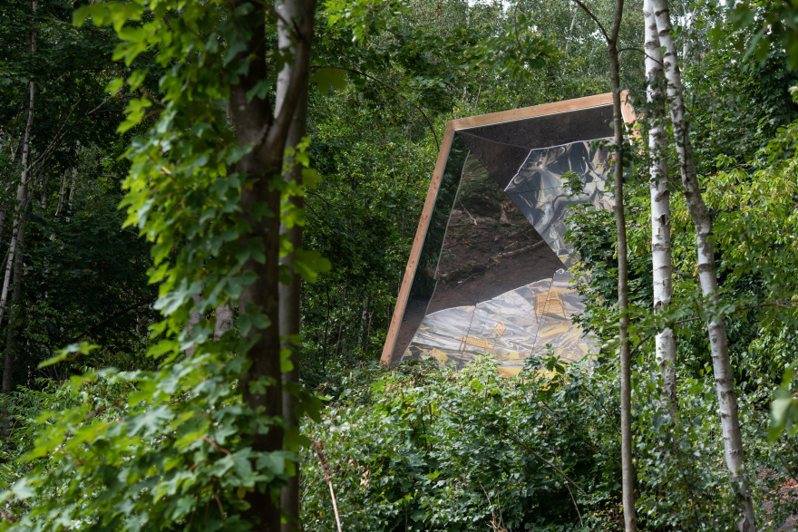 Reflektor Pavilion / Atelier ARI-13