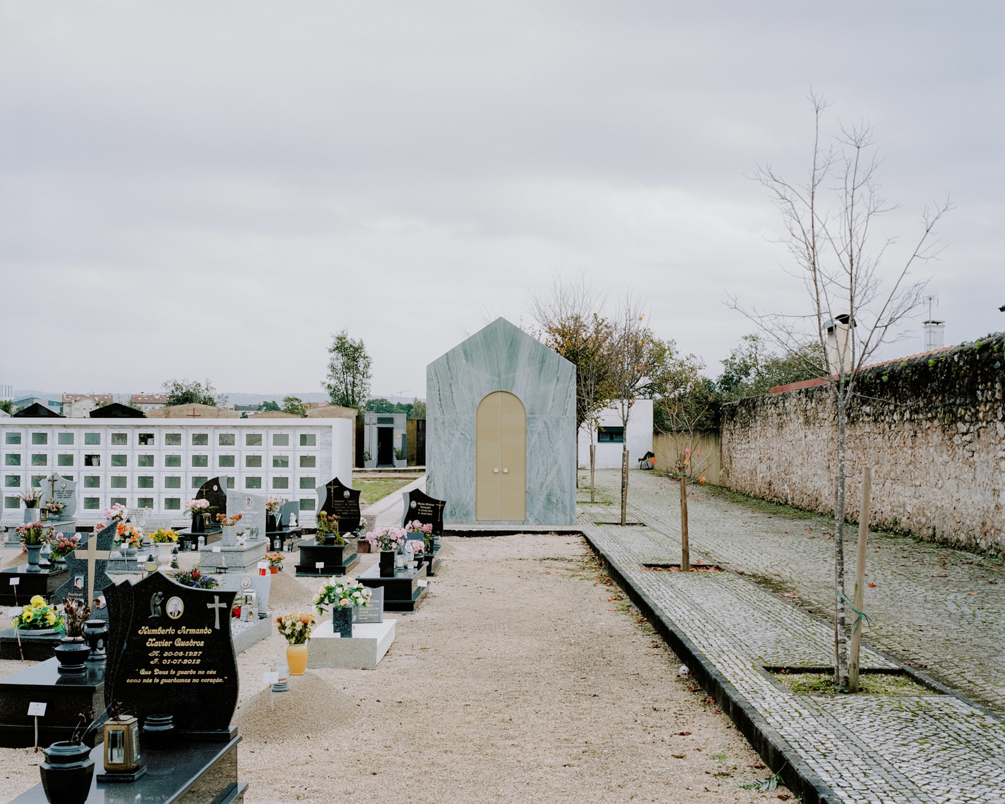科英布拉的家族墓地丨葡萄牙丨Comoco Arquitectos-11