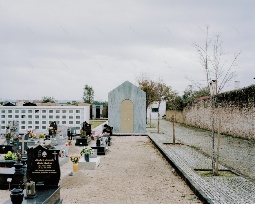科英布拉的家族墓地丨葡萄牙丨Comoco Arquitectos-11