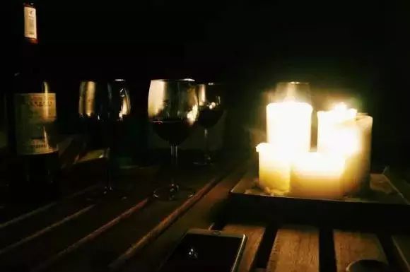 四个老男孩租下2500亩山谷，用集装箱搭出梦想中的家！-12