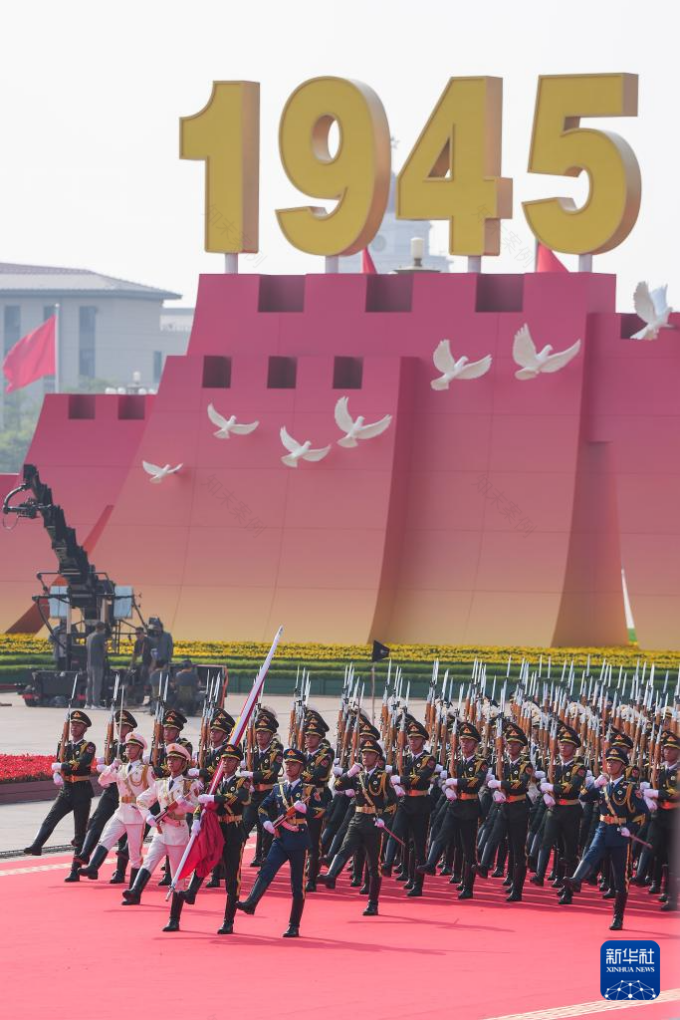 无上荣光!设计师讲述抗战胜利80周年纪念大会中的美院故事!-36